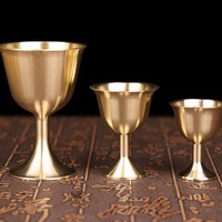 Calice Chrétien Ciboire de Luxe Moderne Patène Conception OEM Personnalisée Fabriqué à la Main Gravé Religieux Coupe Sainte Métal Plaqué