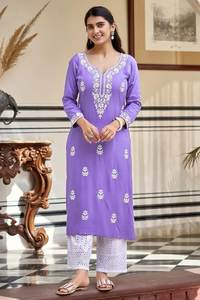 Colección de la Marca Ethenic, Salwar Kameez Moderno de Viscosa Pesada con Bordado de Lentejuelas Chandar, Diseño Reversible para Fiestas - Product Image 2