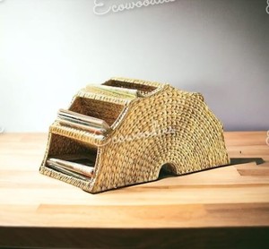 Organisateur de bureau de rangement tissé à la main en rotin naturel à usage de bureau avec compartiments panier de rangement - Product Image 1