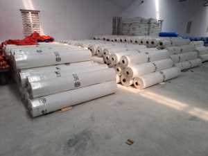 Rollos de tela de polietileno pesado 90gsm-250gsm impermeable y estilo liso para cubiertas agrícolas - Product Image 2