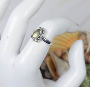 À la mode Labradorite 925 Sterling Silver Gemstone Ring Février Birthstone Poire Forme Lunette Ensemble Promise Designer Anneau Cadeau Pour Elle - Product Image 3