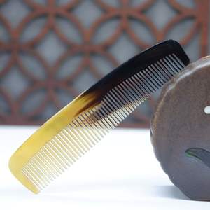 BALAI PEIGNE EN CORNE NATUREL PERSONNALISÉ À LA MAIN avec des dents fines et larges Peigne en corne de buffle fait à la main pour la coiffure - Product Image 3