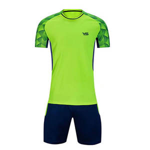 El mejor uniforme de fútbol de verano de material, camiseta transpirable fácil de usar con logotipo personalizado e impresión de nombre para jugadores activos - Product Image 1