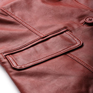 Les fabricants de vestes en cuir proposent un blazer en similicuir bordeaux avec col cranté et fermeture boutonnée pour hommes ou femmes. - Product Image 4