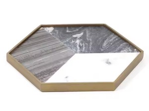 Plateau de service rond en bois émaillé élégant et détaillé en or pour usage domestique, ajoutez une touche de luxe - Product Image 2