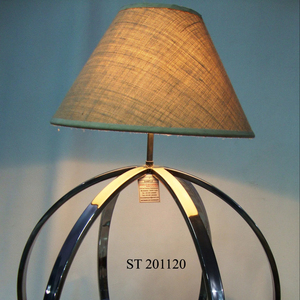 Lampes de table en acier inoxydable composées de tubes en acier inoxydable de haute qualité avec raccords certifiés utilisés dans la maison et les bureaux avec des nuances personnalisées - Product Image 1