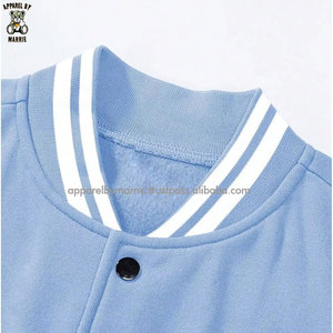 Vestes varsity brodées pour hommes en tissus doux et confortables, avec détails en tricot côtelé classique pour un style streetwear quotidien. - Product Image 4