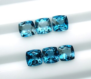 หินโทแพซสีฟ้าเข้มตัดเหลี่ยมเพชรพลอยขนาด6มม. ถึง10มม. รูปทรงเบาะอัญมณีบุษราคัมสีน้ำเงินเข้ม - Product Image 2
