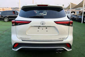 Toyota Highlander XLE SUV 2024 Usado, Volante a la Izquierda, Asientos de Cuero, Diésel, Tracción Total, Control de Crucero Adaptativo, Neumáticos R18, 5 Plazas, Automático, Techo Panorámico - Product Image 2