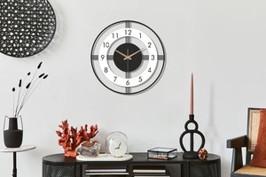 Horloge murale élégante en métal noir et blanc avec un design rond moderne Montre décorative parfaite pour le bureau à domicile et le salon - Product Image 3