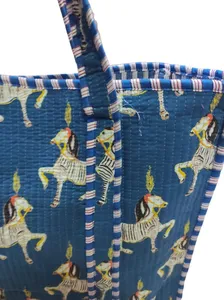 Bolso grande de algodón hecho a mano, acolchado floral azul con logotipo personalizado y diseño de rayas para uso en exteriores - Product Image 4