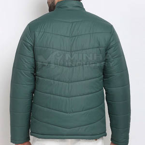 Chaqueta acolchada para hombre hecha de poliéster al mejor precio, chaqueta acolchada de invierno para hombre teñida lisa en línea - Product Image 3