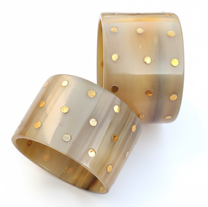 Bracelet en corne de buffle polie artisanal |   Manchette en corne classique avec incrustation de points en laiton |   Bijoux en os de corne naturelle de luxe - Product Image 1