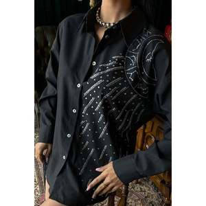 Camisa de Popelina con Estampado de Luna y Adornos de Piedras para Mujer, Colección 3440 - Product Image 4