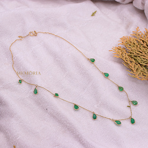 สร้อยคอประดับอัญมณีสีมรกตธรรมชาติใหม่ล่าสุดสร้อยคอทองคำ18K สีเหลืองแปลกใหม่ของขวัญสำหรับเพื่อนเจ้าสาว