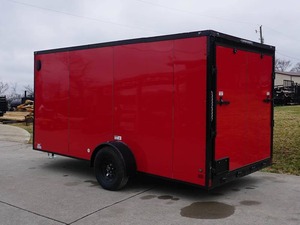 Top 7x12 Cerrado Red V-Nose Blackout Package Auto Trailer con almacenamiento de eje de 3,500lb para automóviles - Product Image 2