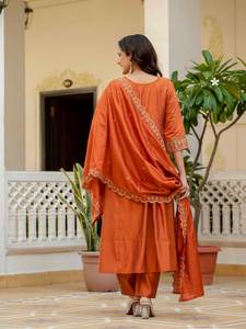 Ensemble Kurti Anarkali brodé orange élégant avec dupatta assorti - Product Image 6