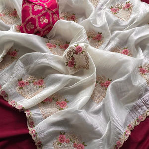 Seda de papel puro Premium Crush Hermoso bordado floral en todo el sari - Product Image 1