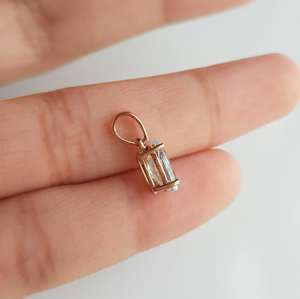 Pendentif en or massif 14 carats en forme de coussin avec aigue-marine, pierre de naissance de mars, collier de luxe romantique minimaliste fait main, cadeau pour elle, OEM - Product Image 3