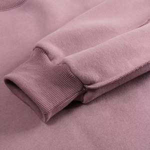 Vente en gros de tops courts en coton respirant pour femmes, logo personnalisé, col rond, demi-manches, imprimé pour l'été - Product Image 3
