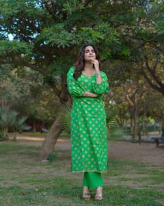 Ensemble coordonné Aaranya Bloom en pur coton imprimé à la main avec motif doré au meilleur prix - Product Image 2