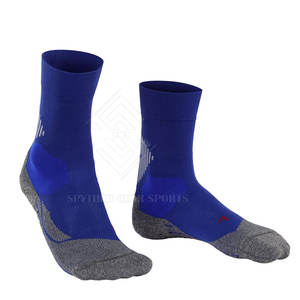 Chaussettes de sport fines d'hiver de couleur personnalisée, de haute qualité, écologiques, respirantes, avec logo sur le revers, hauteur genou, en laine/nylon, pour le football, en gros - Product Image 3