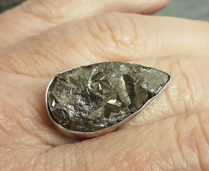 แหวนเงินสเตอร์ลิง925ขนาดใหญ่สำหรับทุกเพศแหวนพลอยไพไรต์สีทองธรรมชาติสำหรับเครื่องประดับอัญมณี - Product Image 3