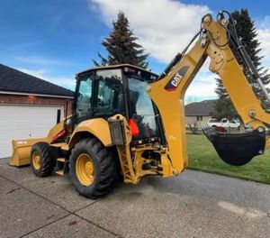 รถตักล้อยาง Caterpillar 420F คุณภาพดี ได้รับการรับรองมาตรฐาน CE มือสอง รับน้ำหนักได้ 1 ตัน ขับเคลื่อนด้วยเครื่องยนต์ - Product Image 4