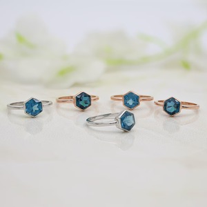 แหวนโทแพซสีน้ำเงินสไตล์ลอนดอน2025 14K Gold Vermeil Solitaire แหวนหกเหลี่ยม7x7mm December birthstone เครื่องประดับการหมั้นที่ดีสำหรับผู้หญิง - Product Image 3