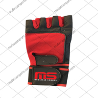 Sarung Tangan Gym Kulit Setengah Jari Ringan dengan Penyangga Pergelangan Tangan untuk Angkat Beban Unisex Merah Hitam Bernapas Anti Selip