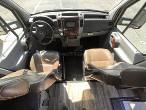 ผู้จำหน่ายรถบ้านมือสอง Dynamax Isata 24FW ปี 2016 ประเภท Class C พร้อมขาย - Product Image 2