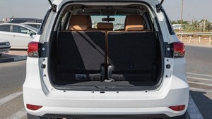 รถยนต์โตโยต้า ฟอร์จูนเนอร์ ปี 2022 สภาพใช้งานมาแล้ว 2.7 ลิตร ขับเคลื่อน 4 ล้อ แบบ SUV พวงมาลัยขวา มีบริการจัดส่งรวดเร็ว  มีรถพวงมาลัยซ้ายสำหรับขายด้วย - Product Image 4