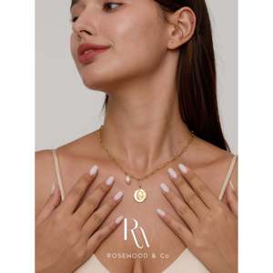 สร้อยคอจี้แบบเชื่อมต่อชุบทอง 18K สไตล์วินเทจ พร้อมเหรียญทองคำแท้ประดับมุกแท้ ดีไซน์ทันสมัย - Product Image 1