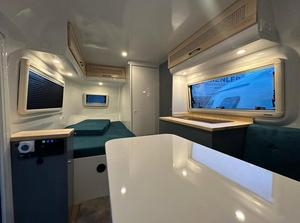 Remolque de Caravana Ligero Usado, Modelo Rena 3.60, Tipo Cápsula Mini Comfort Teardrop, en Venta con Envío Gratuito - Product Image 3