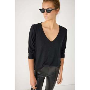 Blusa con adornos de piedras - Product Image 1