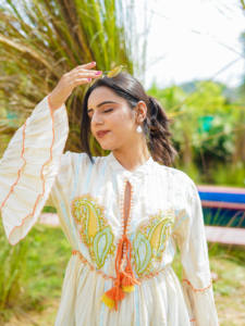 Vestido Maxi Bordado Bohemio Azul y Blanco, Cuello en V, Atuendo Largo de Verano, Ropa Ligera para Vacaciones, Bordado Bohemio Azul y Blanco - Product Image 4