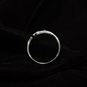 แหวนเงินแท้ 925 ประดับเพชรคิวบิกเซอร์โคเนีย ดีไซน์มินิมอล งานแฮนด์เมด น้ำหนักเบา เหมาะสำหรับการเดินทาง งานแต่งงาน และงานปาร์ตี้ - Product Image 3