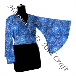 2025 colección de tendencias cuello en V mangas acampanadas mujeres Wrap Tie Tops venta al por mayor Primavera Verano Casual Tops para mujeres que usan - Product Image 5