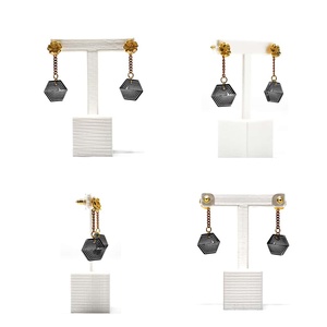 Boucles d'oreilles hexagonales en plexiglas - Product Image 3