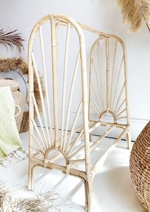 Porte-vêtements en rotin fabriqué à la main pour enfants adultes avec application intérieure moderne au design du lever du soleil pour le salon de l'école de la chambre à coucher - Product Image 3