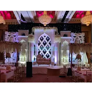 夢の結婚式のプリンセスのテーマステージセットアップ天国のアラビアの結婚披露宴のステージ見事な結婚式の白いステージの装飾