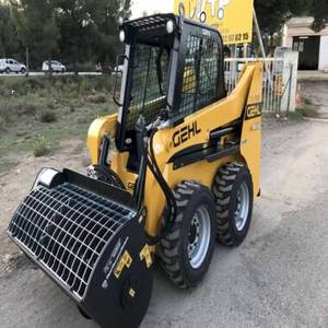 Cargadora compacta usada Gehl R165 de 2 toneladas con bomba hidráulica Denison, año 2001, en venta - Product Image 2