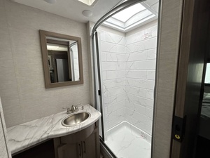 Se vende T-h-o-r F-r-e-e-d-o-m T-r-a-v-e-l-e-r B-3-0 usado del año 2026 - Product Image 4