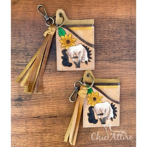 เคสใส่บัตรหนัง ATM ลายดอกไม้มาใหม่มีสไตล์และมีพู่ห้อยรูปดอกไม้ตะวันตกขนาดเล็กพร้อมพวงกุญแจ - Product Image 1