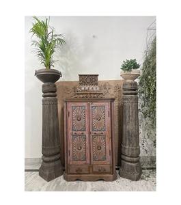 Armoire de cuisine en bois massif rose élégante de taille moyenne, style moderne, antique, luxueux, classique et vintage - Product Image 1