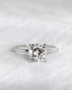 Bague de fiançailles Moissanite 8.5mm coupe coussin | Bague solitaire en or ou en argent | Anniversaire de mariage nuptiale Bijoux fins OEM - Product Image 1