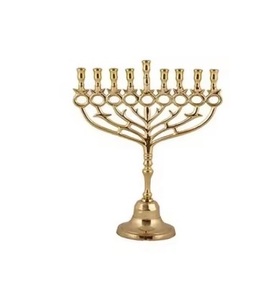 Bougeoir Menorah en métal en aluminium de créateur tendance Candélabre religieux fait à la main pour la décoration intérieure et le cadeau - Product Image 1
