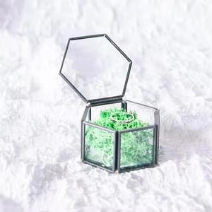 Boîte à bijoux vintage dorée en laiton et verre avec motif gravé, taille personnalisée, haute qualité, approvisionnement en gros pour la décoration de la maison et du bureau - Product Image 5
