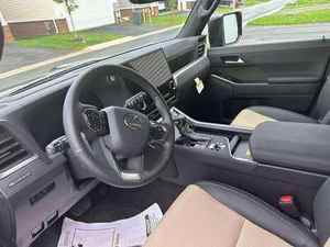 Lexus GX 550 SUV d'occasion 2024 à faible kilométrage - Product Image 6