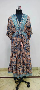 Maxi vestido de seda reciclada para mujer sin espalda Hippie playa Halter étnico con botón decoración Festival estilo bohemio - Product Image 3